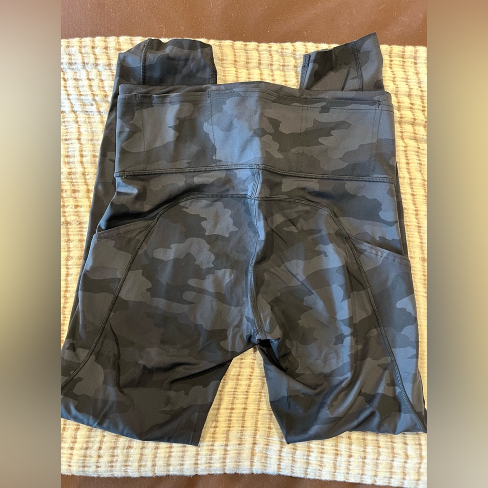 Lululemon Fast & Free Tight 25” Heritage 365 Camo Deep Coal Multi size 6 - Picture 4 of 4